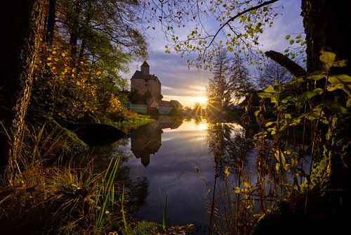 Burg Falkenfels in Bayern im Herbst im letzten Licht