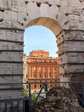 View through the ruins towards the Rome façade