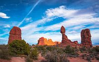 Balanced Rock in Arches National Park, USA by Rietje Bulthuis thumbnail