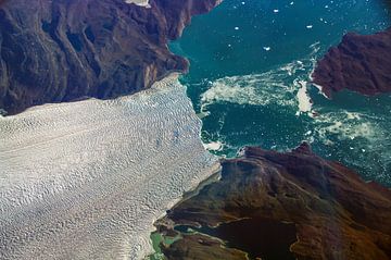 Glacier breakage by Denis Feiner