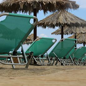 Strandbett Sonnenschirm Griechenland von Patrick van Lent