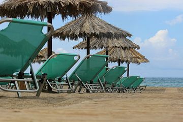 Strandbed Parasol Griekenland van Patrick van Lent