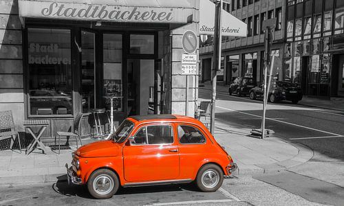 Fiat 500 klassieke Italiaanse auto in de stad