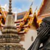 Standbeeld in tempel in Bangkok van Jeroen Berendse