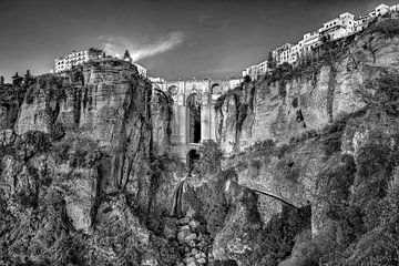 Gorge de Ronda en Espagne en Andalousie en noir et blanc sur Manfred Voss, Schwarz-weiss Fotografie