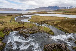 Au sommet de Kirkjufellsfoss en Islande