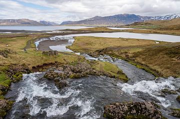 Bovenop Kirkjufellsfoss in IJsland van Tim Vlielander