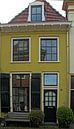 Het gele huis in de hanzestad Doesburg. van Jurjen Jan Snikkenburg thumbnail