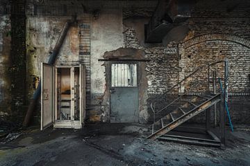 Een oude vervallen fabriek door Steven Dijkshoorn van Steven Dijkshoorn
