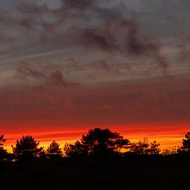 Sonnenuntergang am Leuchtturm von Ameland. von Nico Boersma