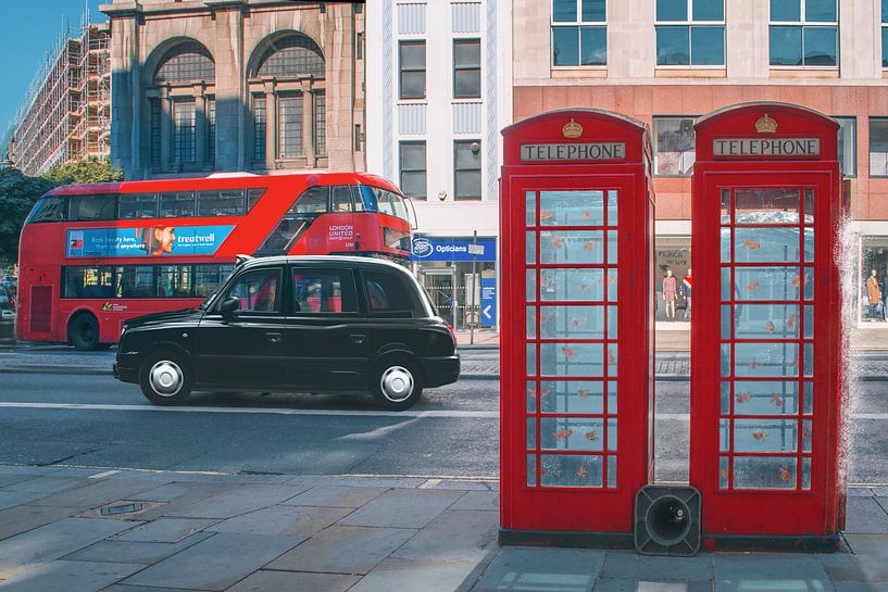 Symbolic Imaging of London: Telephone booths as Aquariums for Climate Awareness by Elianne van Turennout