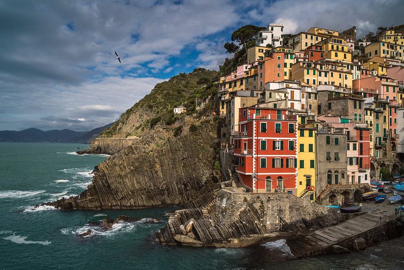 Riomaggiore in der Region Cinque Terre, Italien von Anges van der Logt