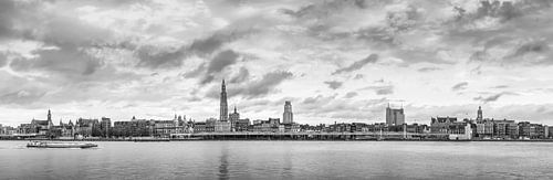 Antwerpen Skyline Monochrom von Maarten Visser