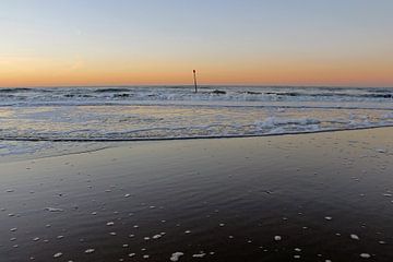zee en zand bij zonsondergang 2 van geen poeha