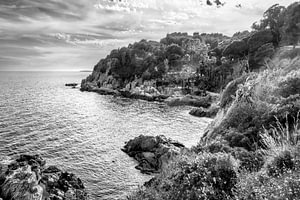 Costa Brava in schwarz-weiß