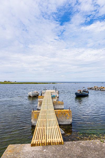 Steigers en vissersboten aan de Oostzeekust op het eiland Öland i van Rico Ködder