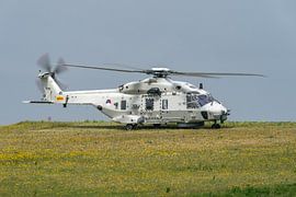 Ein NH-90-Hubschrauber steht auf der Piste des Marineflughafens De Kooy in Den Helder zum Abflug ber von Jaap van den Berg