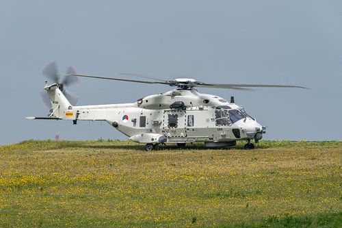 Nederlandse NH-90 helikopter klaar voor take-off.