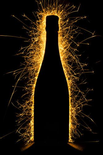 champagne fles met vuurwerk