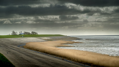 Dreigende lucht boven de Waddenzee