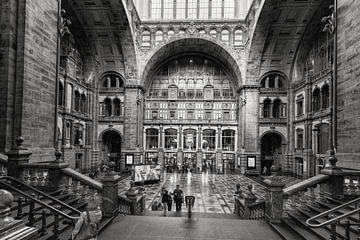 Antwerp railway station hall by Rob Boon