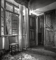 Black/white room