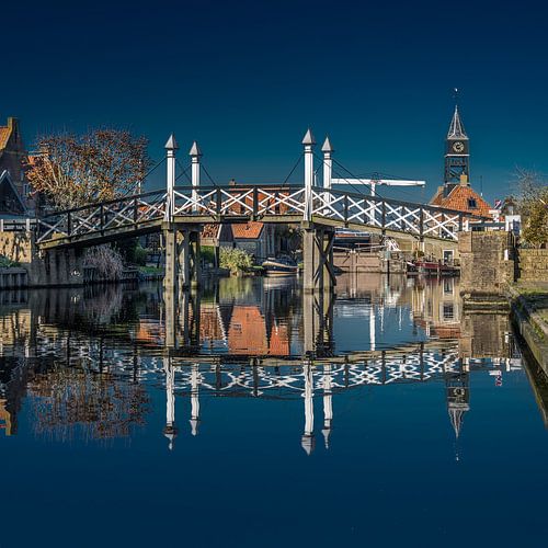 Brug in het Friese stadje Hindeloopen inde vroege avond