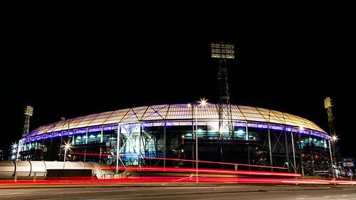 stadion van Feijenoord in de avond
