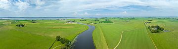 Landelijk landschap met een rivier door de weilanden van bovenaf gezien van Sjoerd van der Wal