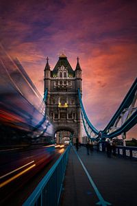 LONDON Tower Bridge am Abend