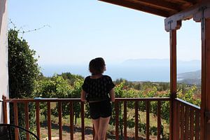 Sehnsuchtsvoller Blick auf das Meer und Skiathos
