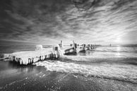 Vereister Steg an der Ostsee bei Travemünde. von Manfred Voss, Schwarz-weiss Fotografie Miniaturansicht