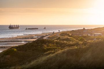 Zoutelande Sunset (kustlijn Zoutelande) van Thom Brouwer
