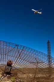 Satellite abandonné avec avion à Tenerife sur Nynke Altenburg