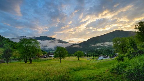 Uitzicht op de Dolomieten vanuit het plaatsje Maranzanis in Italie.