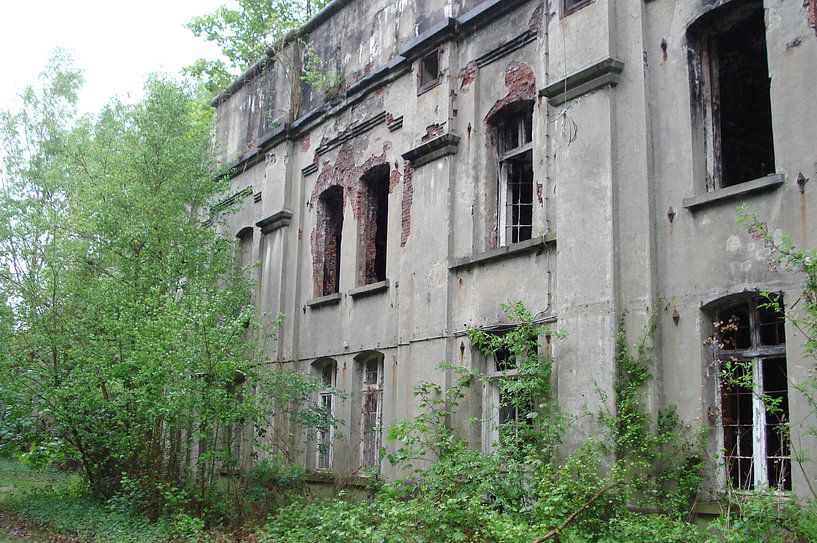 Old Building - Walem von Lyn Van Veldhoven