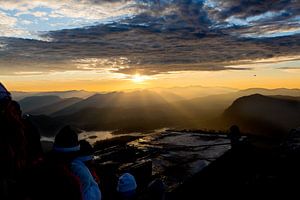 Zonsopkomst vanaf de Adam's Peak van Gijs de Kruijf