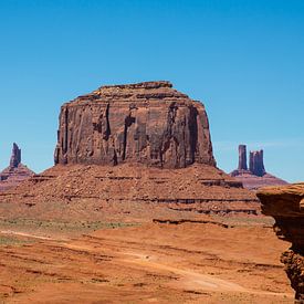 Cowboy im Monument Valley von Gerard Van Delft