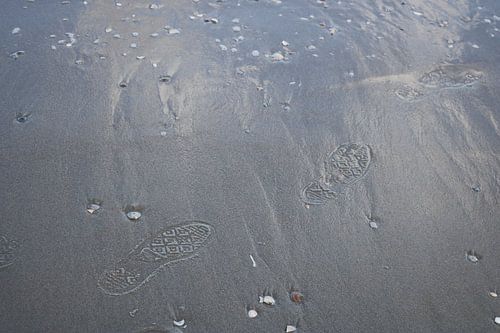 Voetstappen in zand