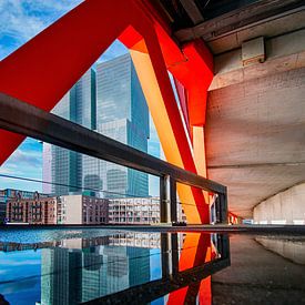 Weerspiegeling van De Rotterdam van De Straatplaat