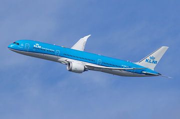 Een Boeing 787 Dreamliner van KLM van Dennis Dieleman