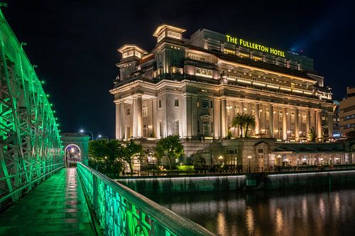Fullerton Hotel and Anderson Bridge