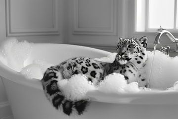 Snow leopard in the bathtub - A breathtaking bathroom picture for your WC by Felix Brönnimann