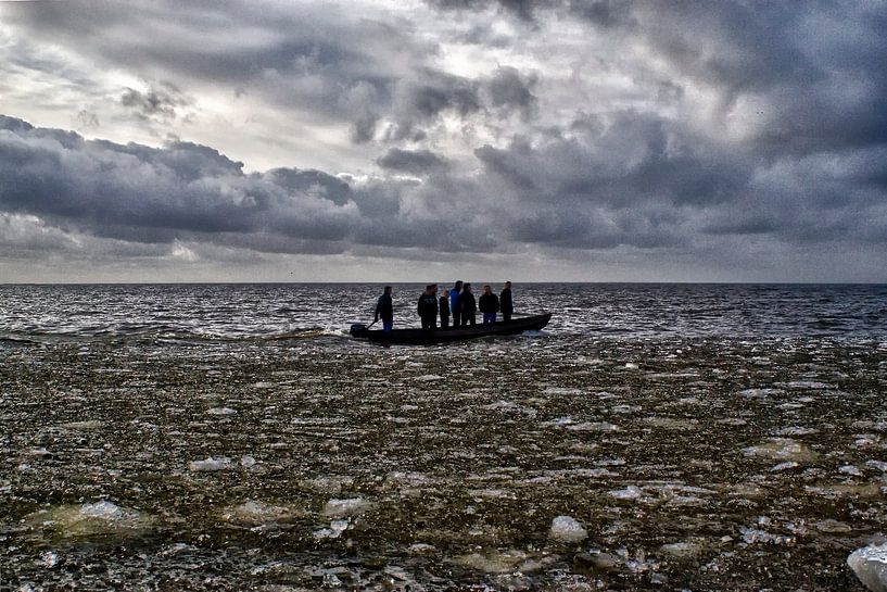 Varend door het kruiende ijs by foto-fantasie foto-fantasie