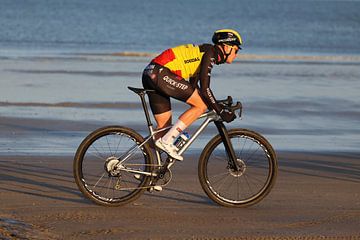 Tim Merlier op het strand van FreddyFinn