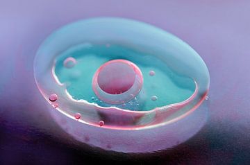 Abstracte fotografie van kleurrijke pastels, olie in water