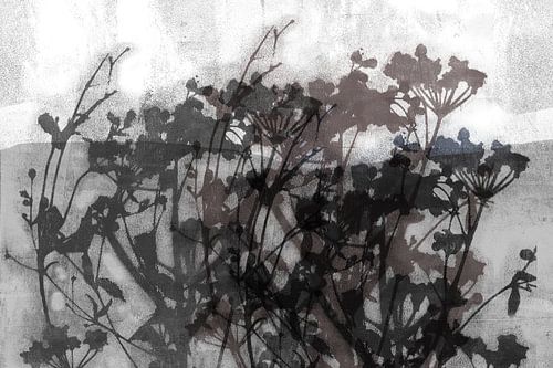 Taupe bloemen in wabi-sabi stijl