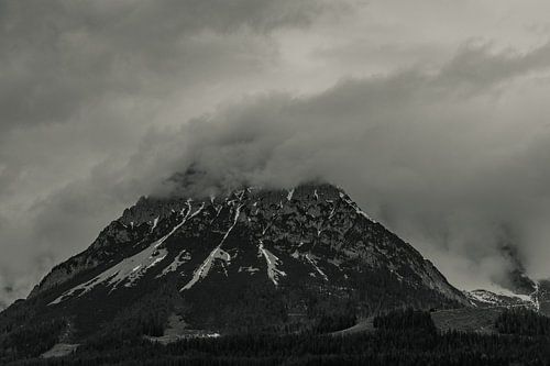 Die geheimnisvollen Alpen in Schwarz und Weiß.