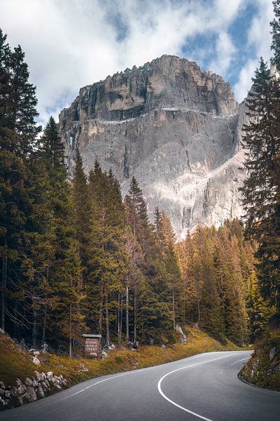 The dolomite road | travel photography by Laura Dijkslag