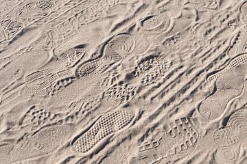 Voetstappen in het zand van Frederike Heuvel